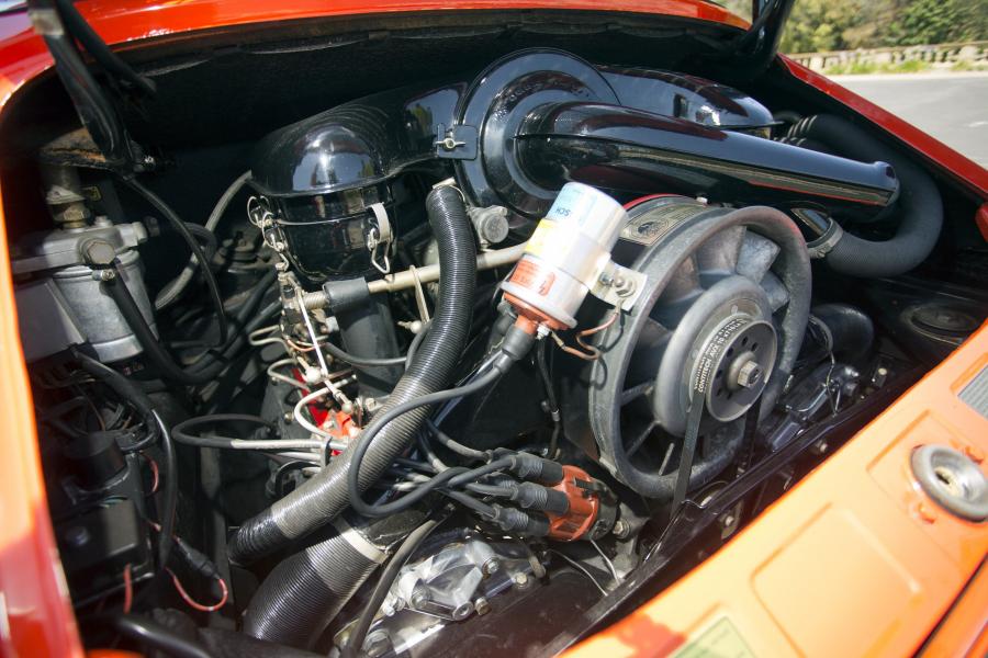 Моторный отсек Porsche 911 S 2.0 Coupe 1968 года  (фото 3 из 33)